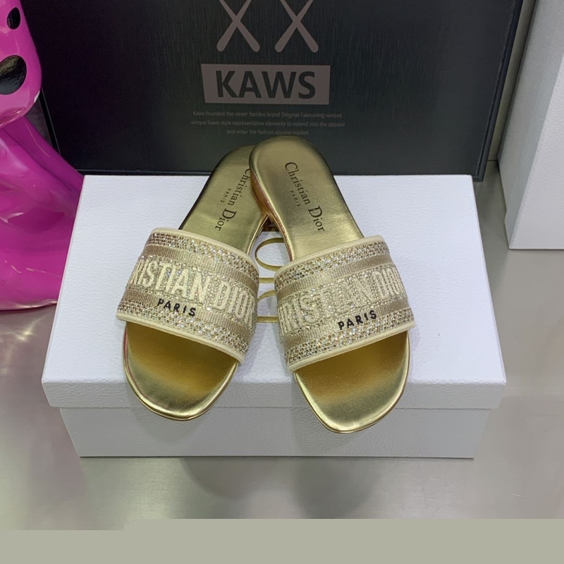 ch**an D*or slippers